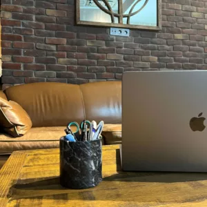 Mermer Kalemlik <br><span class="ata_title">Siyah & Beyaz</span> 1 black marble pencil holder